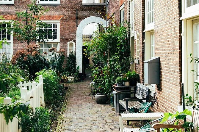 Amsterdam High-End Dutch Food & History Tour - Up to 8 guests - Fish shop classics you can taste immediately