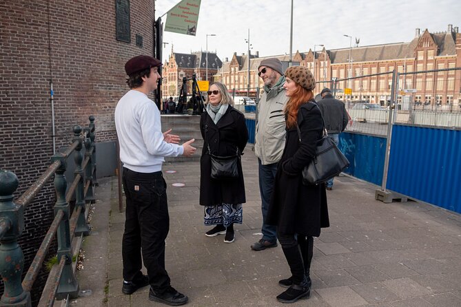 Amsterdam Highlights and History Walking Tour (MUST DO) - Begijnhof courtyard: quiet religion in the middle of everything