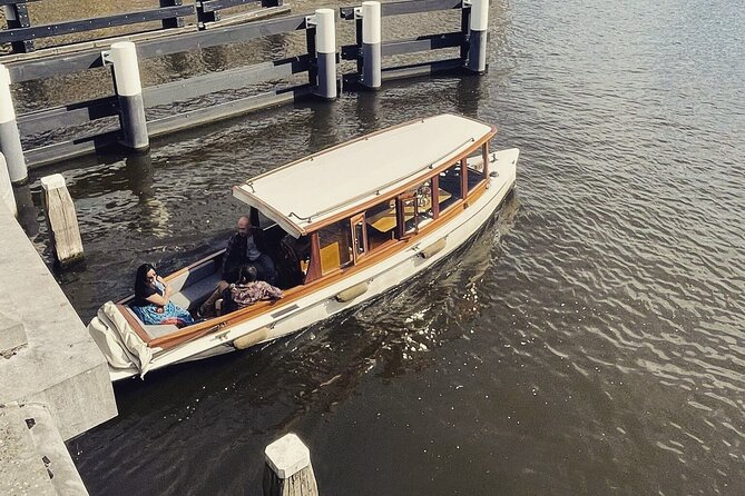 Amsterdam Highlights Canal Cruise with a Drink - Meeting logistics that matter, plus what is not included
