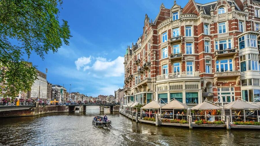 Amsterdam: Highlights & Hidden Gems Private Walking Tour - A private guide tailored to how you like to travel