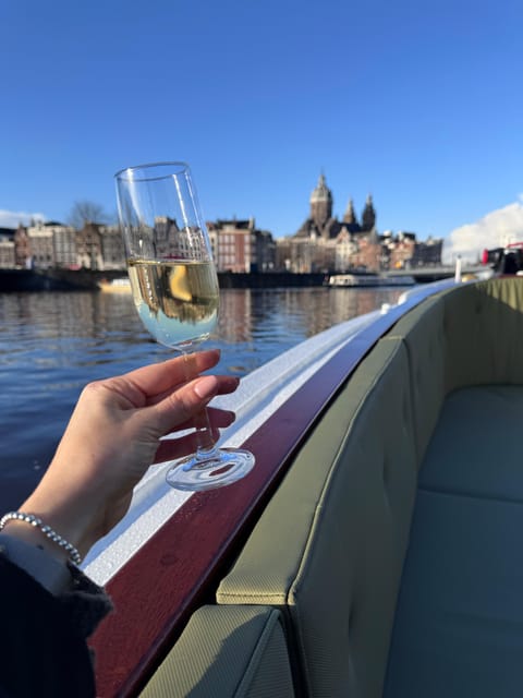 Amsterdam: Historic Boat Cruise with open bar and nibbles - Key things I’d circle before you book
