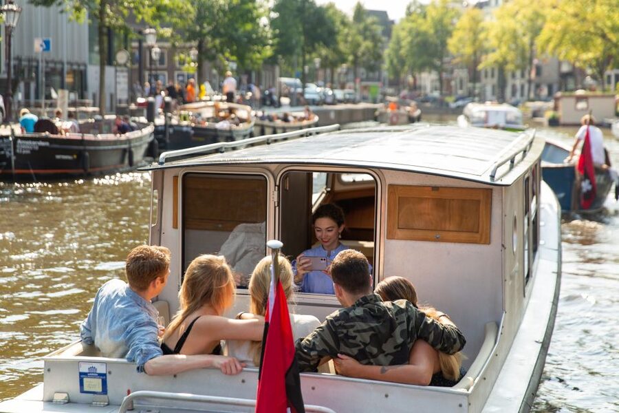 Amsterdam: Historic Boat Cruise with open bar and nibbles - A 1911-style canal cruise that keeps the vibe human