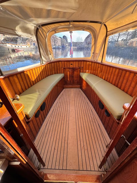 Amsterdam: Historic Boat Cruise with open bar and nibbles - The Amsterdam-Centrum cruising time: what you’ll actually experience
