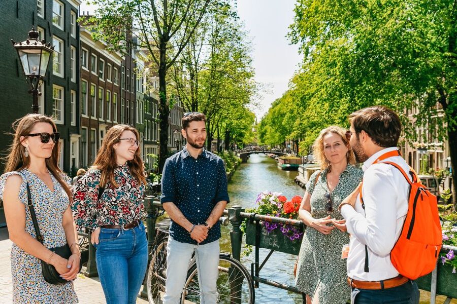 Amsterdam: Historical Highlights Walking Tour with Tasting - Dam Square to the City Center: the 2-Hour Setup That Matters