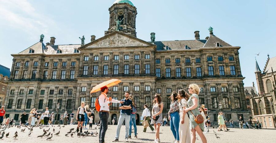 Amsterdam: Historical Highlights Walking Tour with Tasting - Dutch Food Tasting at the Finish: a sweet ending with one caveat
