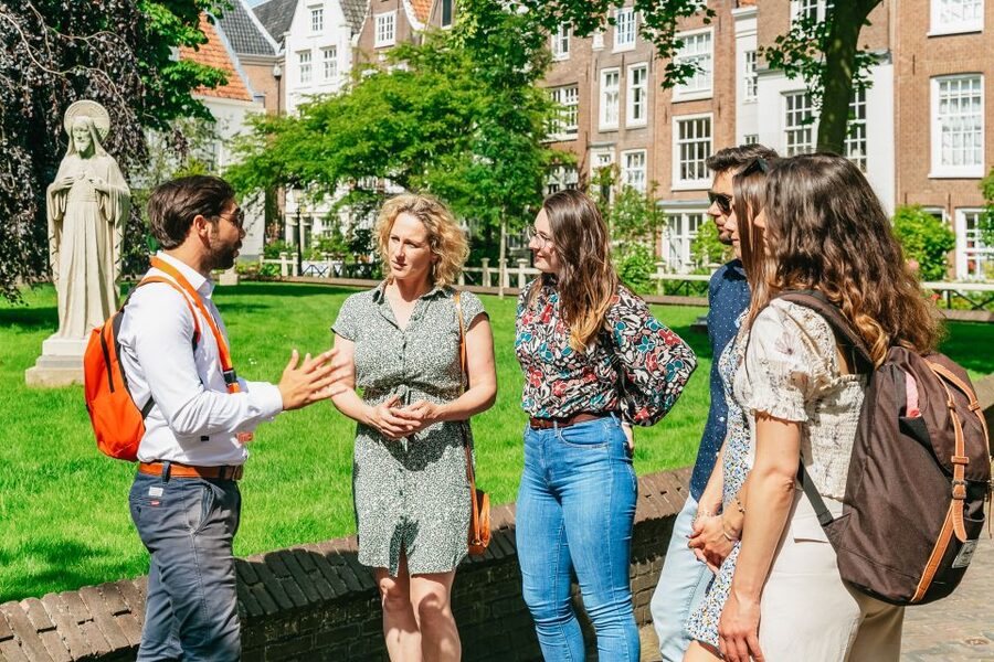 Amsterdam: Historical Highlights Walking Tour with Tasting - Who will enjoy this Amsterdam tour the most?