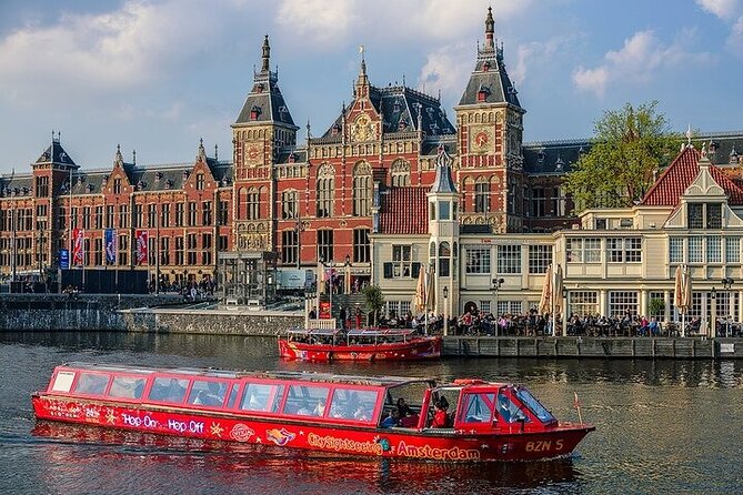Amsterdam Hop-On Hop-Off 24h or 48h Bus and Boat Option - Finding the bus and boat stops when signage is limited