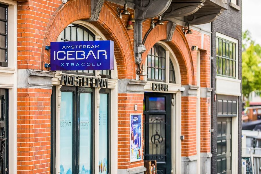 Amsterdam: Icebar Entry Ticket with 3 Drinks - Your timeline: lounge welcome drink before the ice room