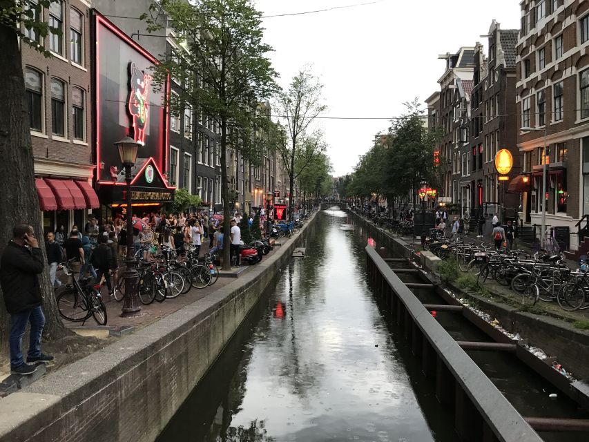Amsterdam: Introduction walking tour - Start at Park Plaza Victoria Hotel and get your bearings fast