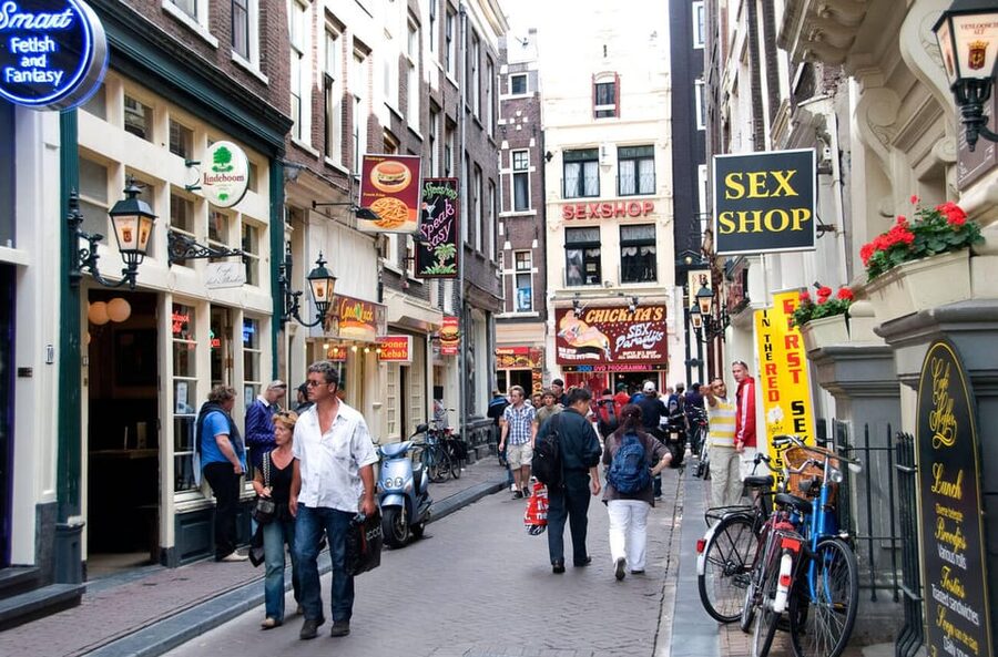 Amsterdam: Introduction walking tour - Red Light District walk with a local, not a script