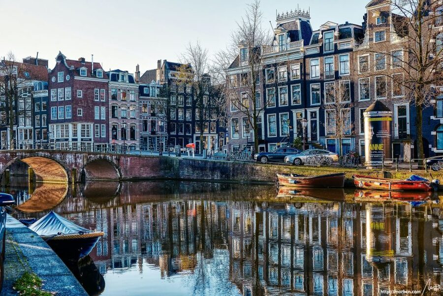 Amsterdam Jewish Quarter walking tour - Historic monuments and why their meaning matters