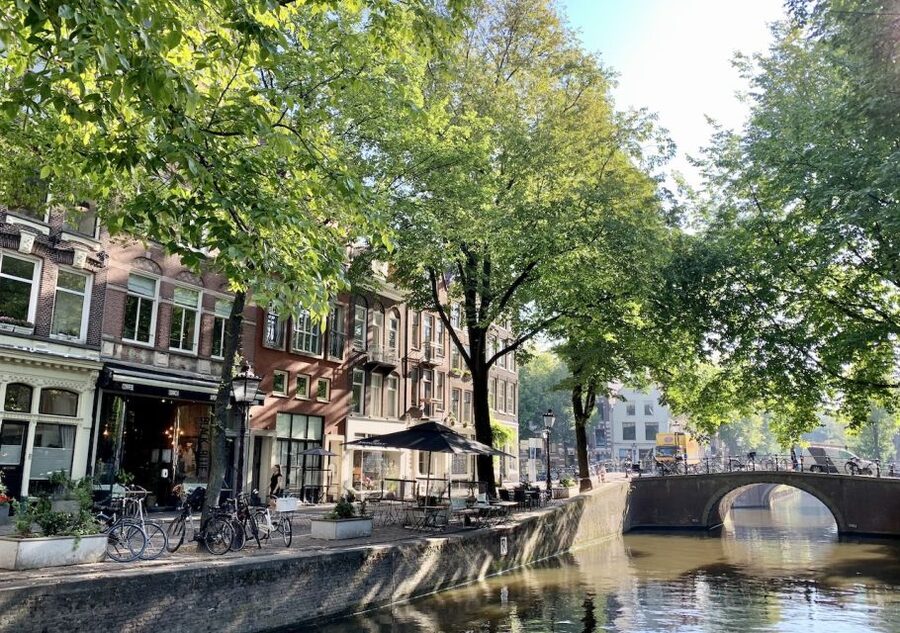 Amsterdam: Jordaan District Tour with a German guide - Why the Jordaan Works Better With a Guide
