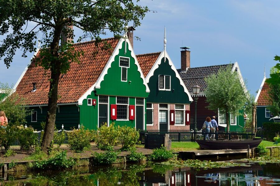 Amsterdam: Keukenhof and Zaanse Schans Live Guided Day Tour - Why Keukenhof and Zaanse Schans fit in one 9-hour day