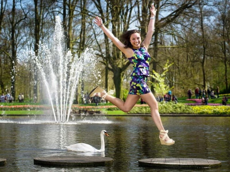 Amsterdam: Keukenhof Ticket and Roundtrip Shuttle Transfer - What you get at the departure point (and why it’s a smart perk)
