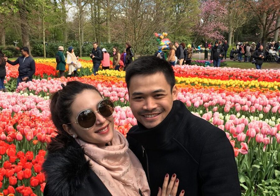 Amsterdam: Keukenhof Tulip Garden and Giethoorn Experience - Giethoorn: The Venice-of-Nowhere Feel Without the Hassle