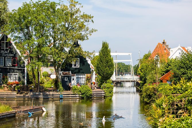 Amsterdam: Keukenhof, Zaanse Schans & Volendam Tour - Amsterdam break and then Keukenhof Gardens time