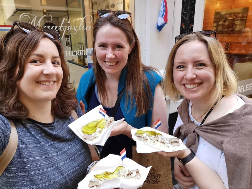 Amsterdam: KULTOUR mit Biss. Kulinarische Stadtführung - What you eat on the way: five Dutch snacks plus coffee or tea