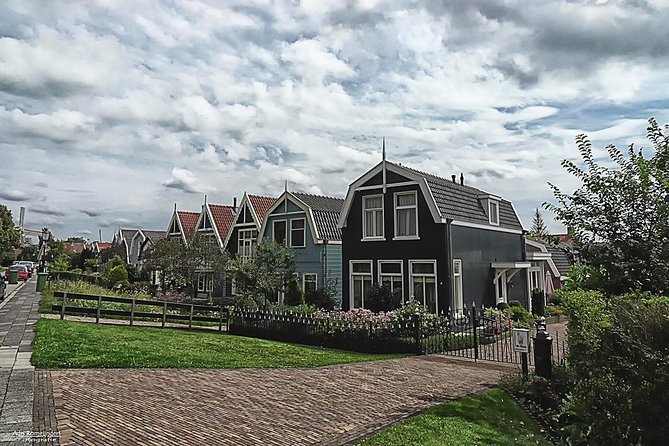 Amsterdam Landscape Windmill Private Bike Tour - Stop 1: Holland Discovery, your countryside warm-up