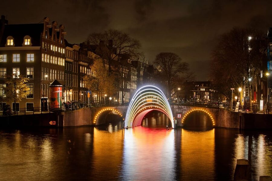 Amsterdam: Light Festival Boat Tour with Warm Drinks - Staying Cozy: Blankets, Warm Drinks, and Winter Comfort