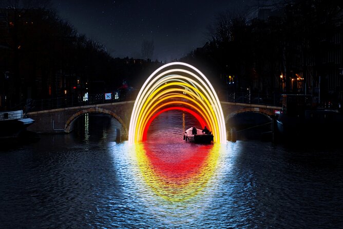 Amsterdam Light Festival: Canal Cruise + Bite & Unlimited Drinks - Group size, comfort, and why 42 matters more than you think