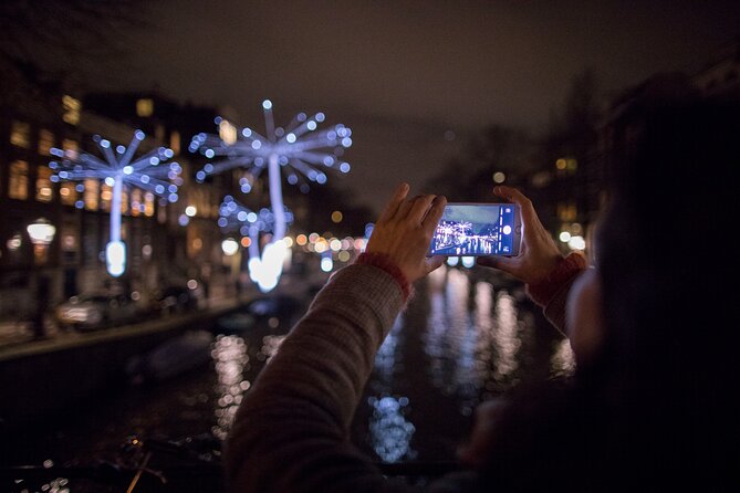 Amsterdam Light Festival: Canal Cruise + Bite & Unlimited Drinks - Open boat vs covered boat: your visibility game plan in rain