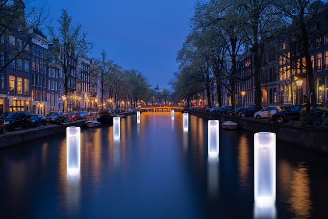 Amsterdam Light Festival Canal Cruise + Unlimited Drinks Option - 5 to 10pm departures: choosing the right time for lights