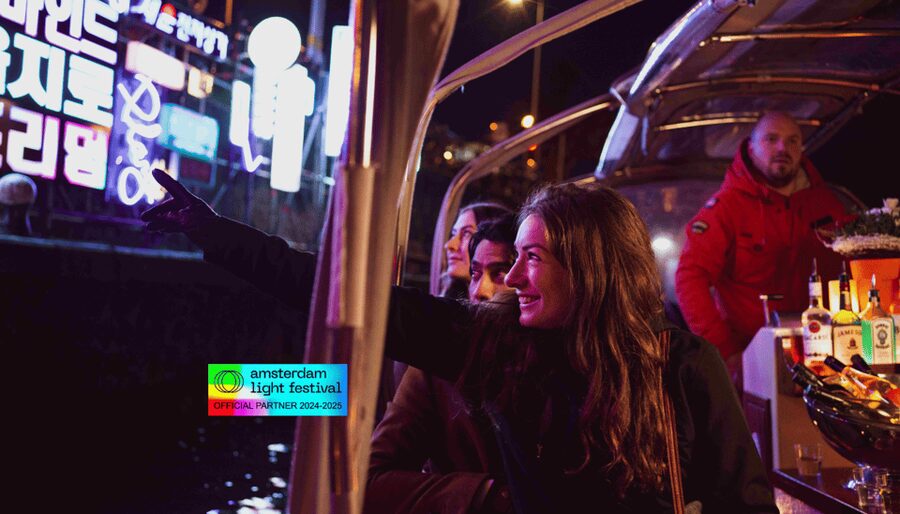 Amsterdam: Light Festival Cruise With Drinks & Snacks - What it feels like during 75 minutes, with drinks and snacks