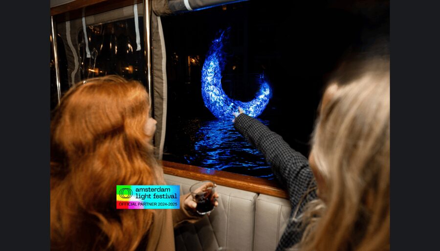 Amsterdam: Light Festival Cruise With Drinks & Snacks - Getting on board near Victoria Hotel and Prins Hendrikkade 33A