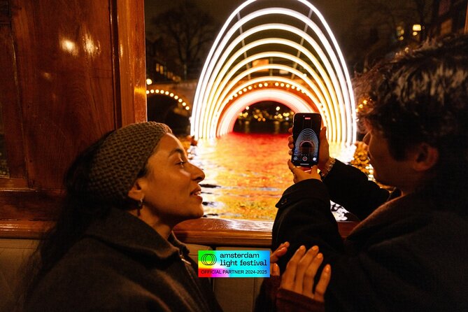 Amsterdam Light Festival: Heated Boat Cruise + Hot Drinks & Bite - Overcrowding and condensation: how to protect your view