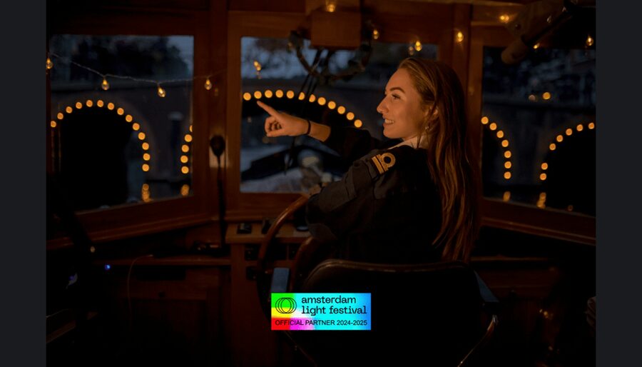 Amsterdam: Light Festival Heated Cruise w/ Drinks & Snacks - Magere Brug: The Bridge Stop That Feels Like a Postcard