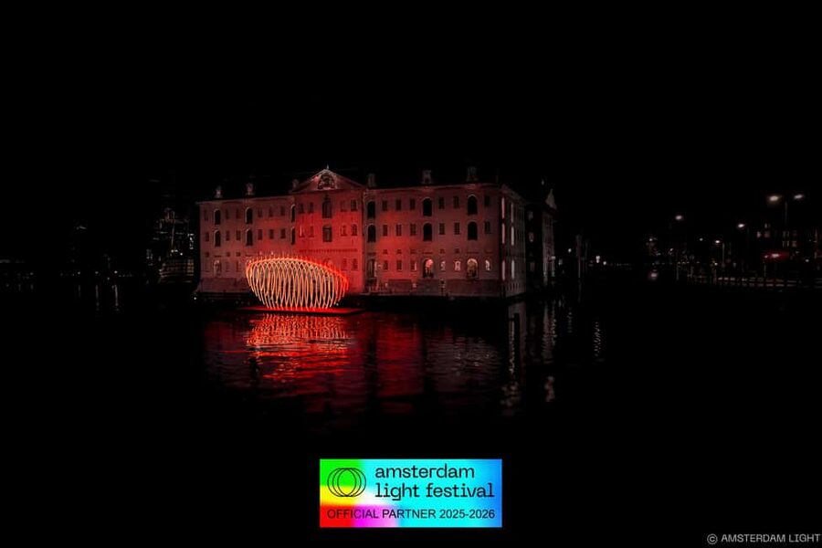 Amsterdam: Light Festival Heated Cruise with Drinks Option - The heated, fully-enclosed boat setup (and how it helps your photos)