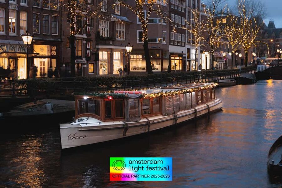 Amsterdam: Light Festival Heated Cruise with Drinks Option - Drinks and snacks: pick the option that matches your vibe