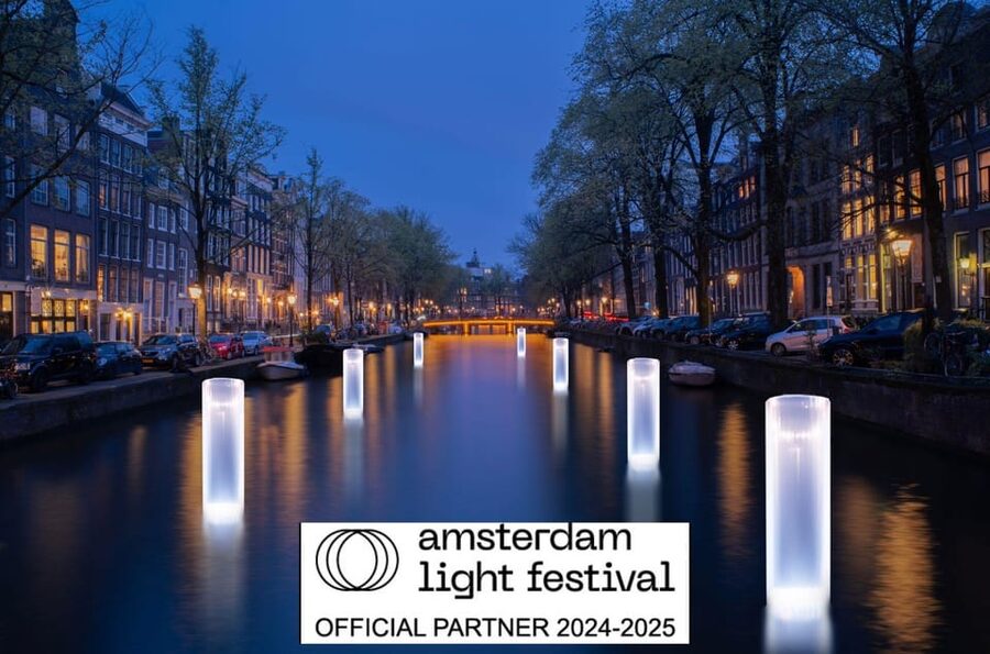 Amsterdam Light Festival Live Commentary & Optional Drinks - The boat setup: heated, covered, and built for winter