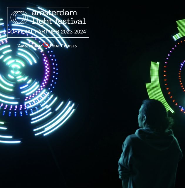 Amsterdam Light Festival Live Commentary & Optional Drinks - Drinks, stroopwafels, and staying comfortable for 1.5 hours