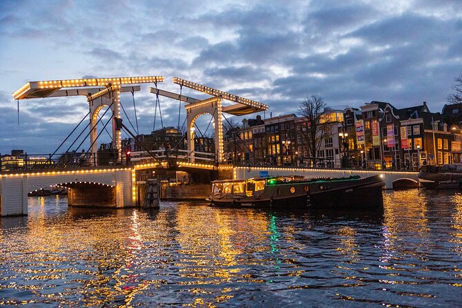 Amsterdam: Light Festival Open Boat - Unl. Drinks Option - Guides and the storytelling factor (including Pascal)