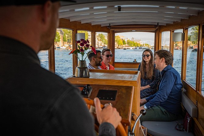 Amsterdam Light Festival Private Cruise With Welcome Drink - A private Amsterdam Light Festival ride, without the crowd pressure