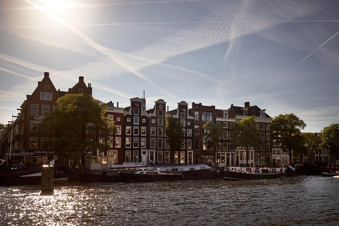 Amsterdam Light Festival: Saloon Boat Cruise + Hot Drinks & Bite - Crowds, Seating, and Why Timing on Festival Week Matters