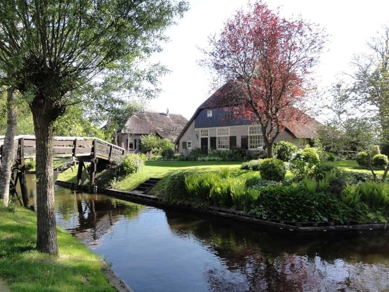 Amsterdam: Live GuideD Giethoorn Boat Tour & Cheese Platter - Price and value: is $76 a fair deal?