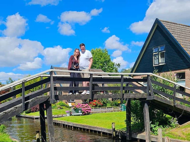 Amsterdam: Live GuideD Giethoorn Boat Tour & Cheese Platter - What the guides get right, and why it matters
