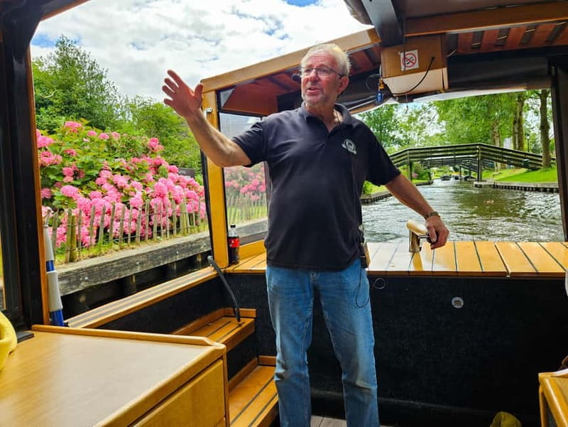 Amsterdam: Live GuideD Giethoorn Boat Tour & Cheese Platter - Meeting at De Ruijterkade and settling into the coach