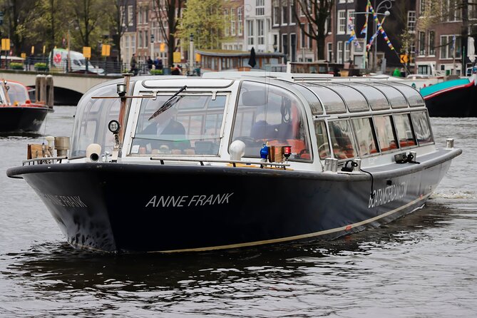 Amsterdam Live Guided Sightseeing Canal Cruise - A 1-hour Amsterdam canal cruise that works when you are short on time