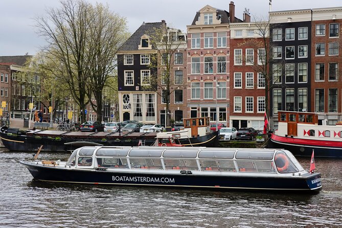 Amsterdam Live Guided Sightseeing Canal Cruise - On-board comfort in Amsterdam wind and cold water