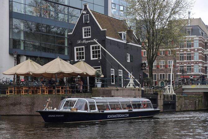 Amsterdam Live Guided Sightseeing Canal Cruise - Magere Brug (Skinny Bridge) is the close-up moment most people remember