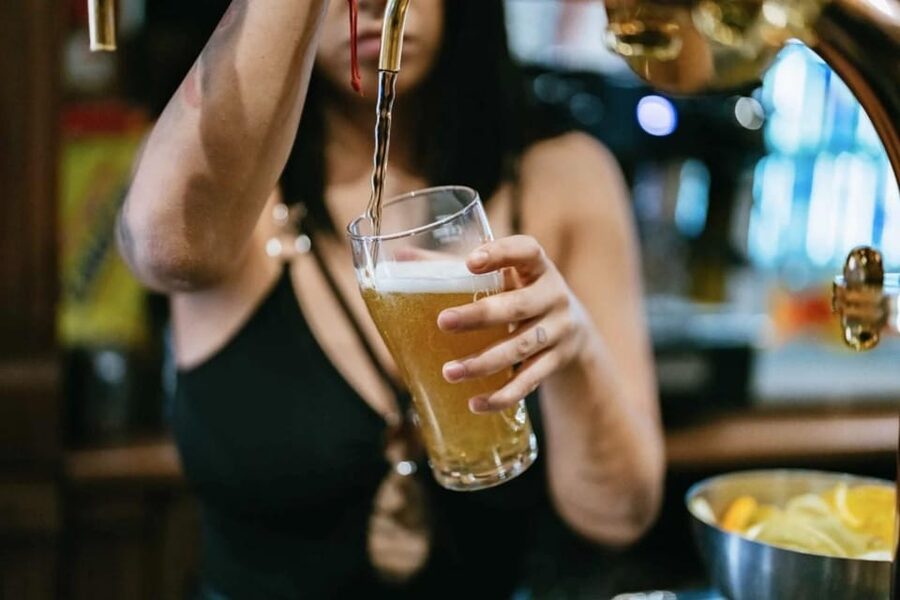 Amsterdam: Ludwig's Original Pub Crawl with VIP Club Entry - Meeting point and what to bring for a smooth start