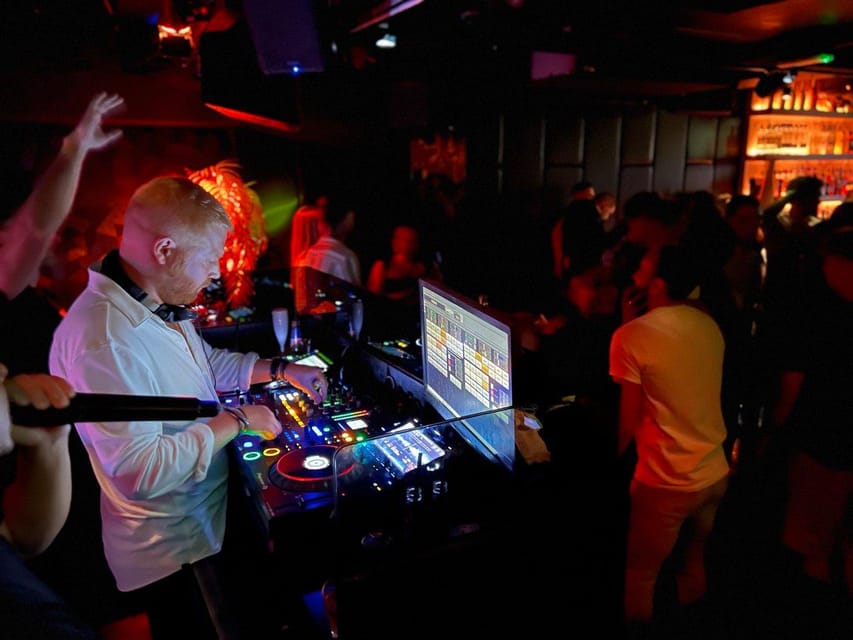 Amsterdam: Ludwig's Queer Pub Crawl with Club Entry - What you will actually enjoy: the social part