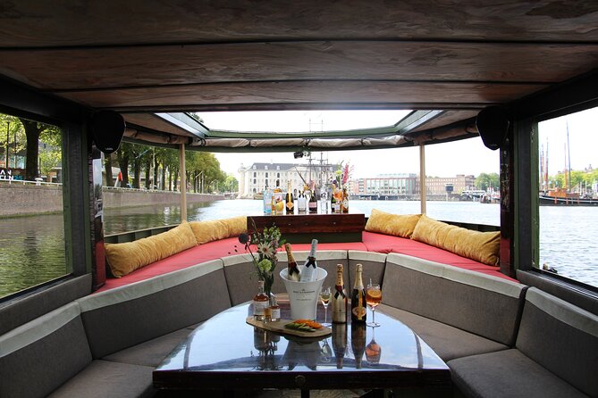 Amsterdam: Luxury Boat Cruise Unlimited Cocktails, Beers & Wines - Drinks and cheese snacks: unlimited is great, but ask smart