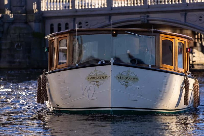 Amsterdam: Luxury Canal Cruise with Optional Snacks & Drinks - Drinks, snacks, and blankets, plan your outfit like you mean it