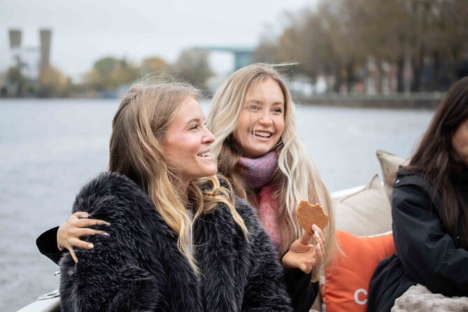 Amsterdam: Luxury Saloon Boat Cruise with Cocktails & Waffle - What the captain narration adds (and what landmarks you’ll actually care about)