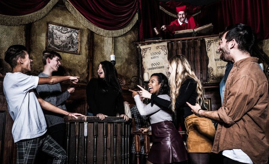 Amsterdam: Madame Tussauds & Amsterdam Dungeon Combo Ticket - Madame Tussauds Amsterdam: star photos, royal vibes, and art props