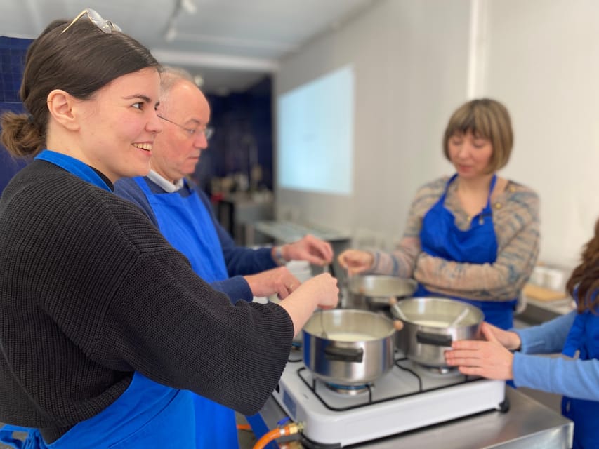 Amsterdam: Make your cheese next to De Hallen - Make Your Cheese at De Kaasserie, by De Hallen